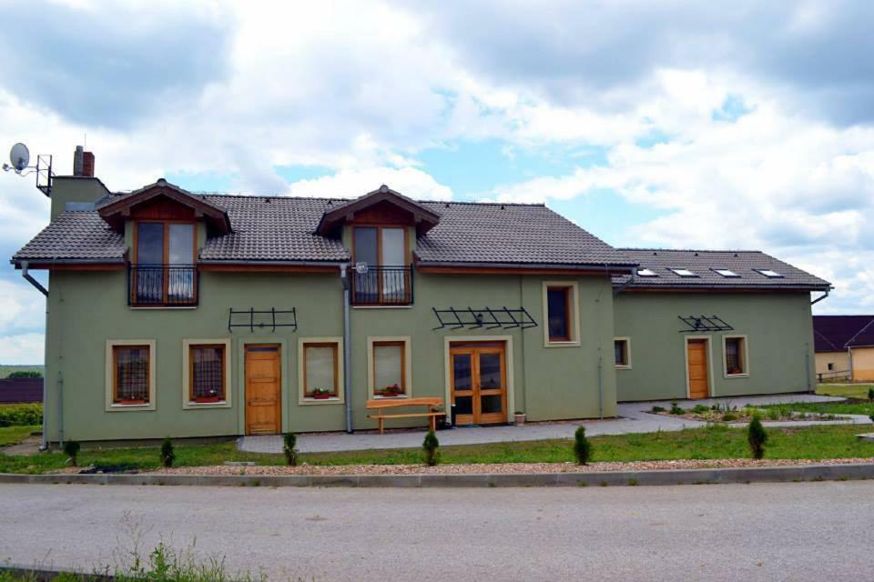 BIO Farma&Penzión Zlatý Hýľ Novacany Exterior foto